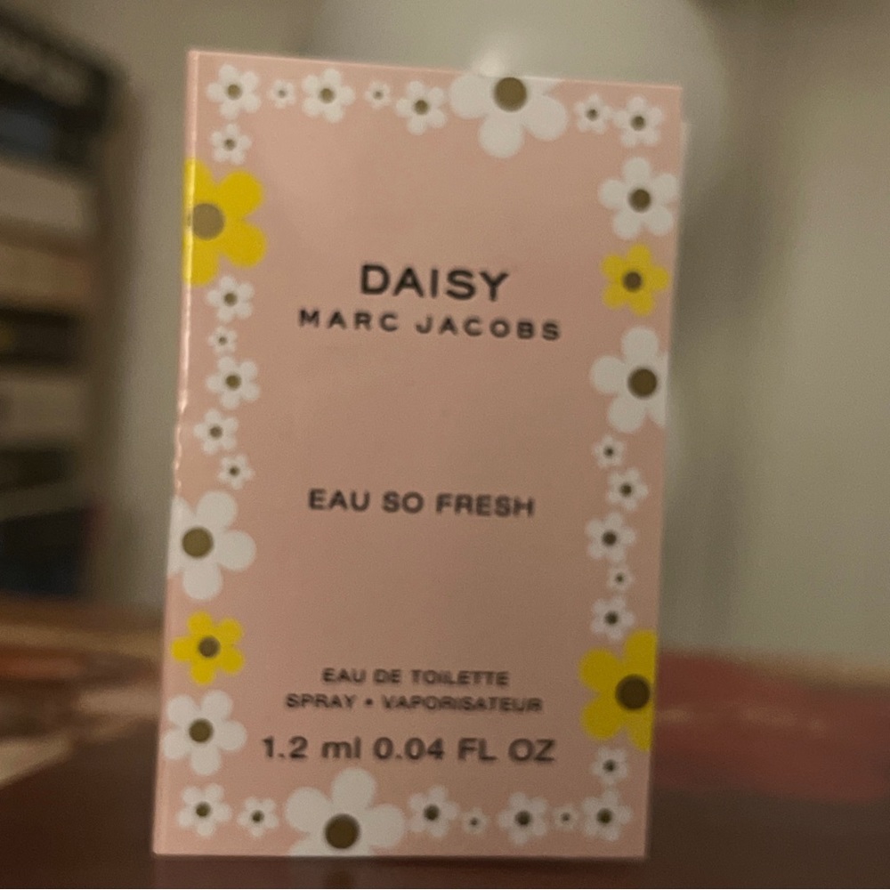 💄 NEW Marc Jacobs Daisy EAU SO FRESH EAU DE TOILETTE SAMPLE TRAVEL SIZE